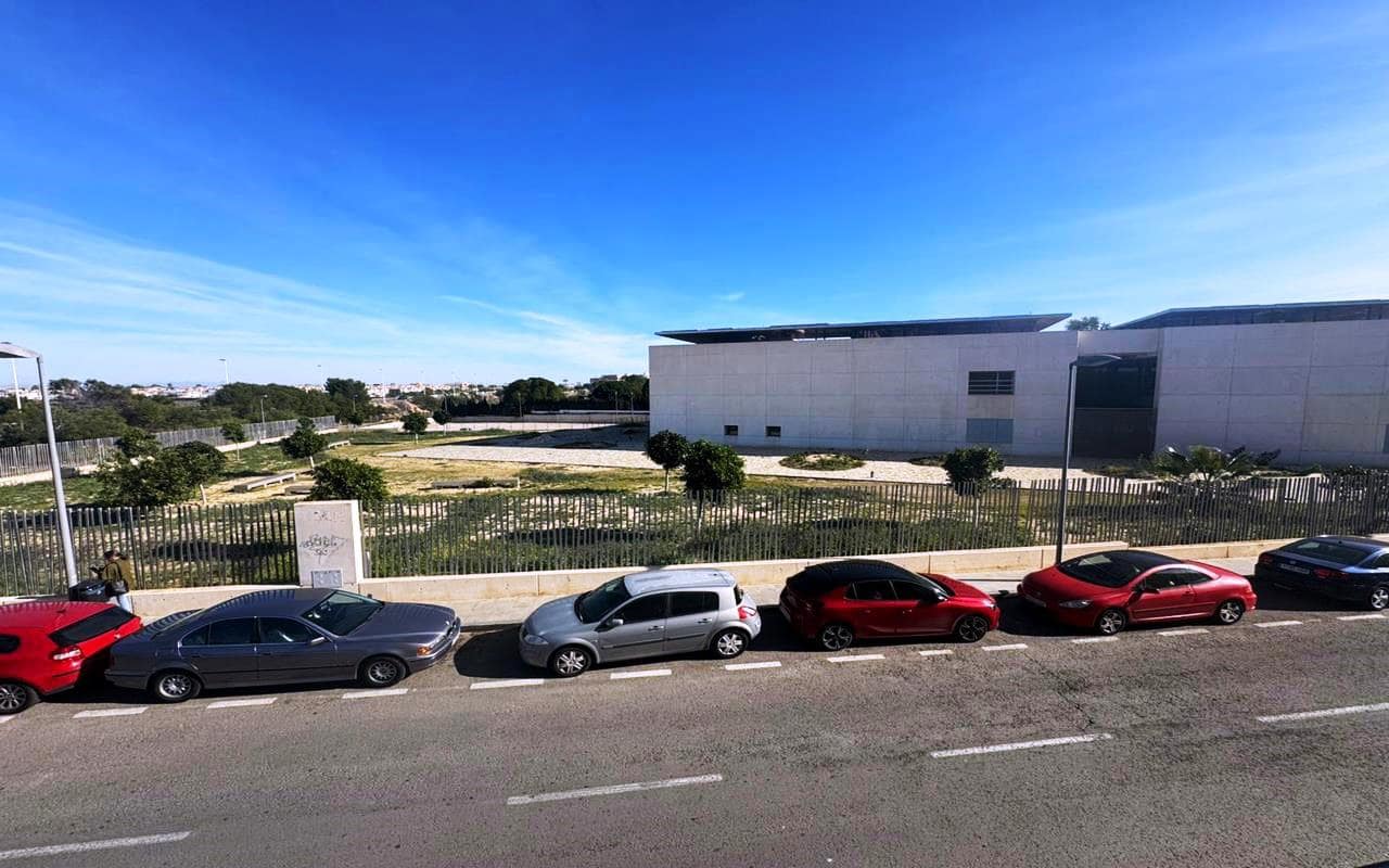 2 slaapkamer Appartement te koop in Torrevieja met zwembad - € 139.990 (Ref: 9618098)