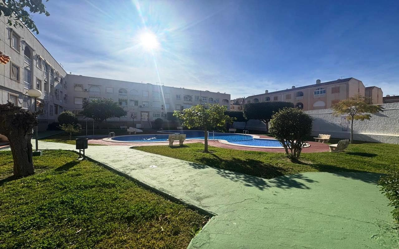 2 slaapkamer Appartement te koop in Torrevieja met zwembad - € 139.990 (Ref: 9618098)