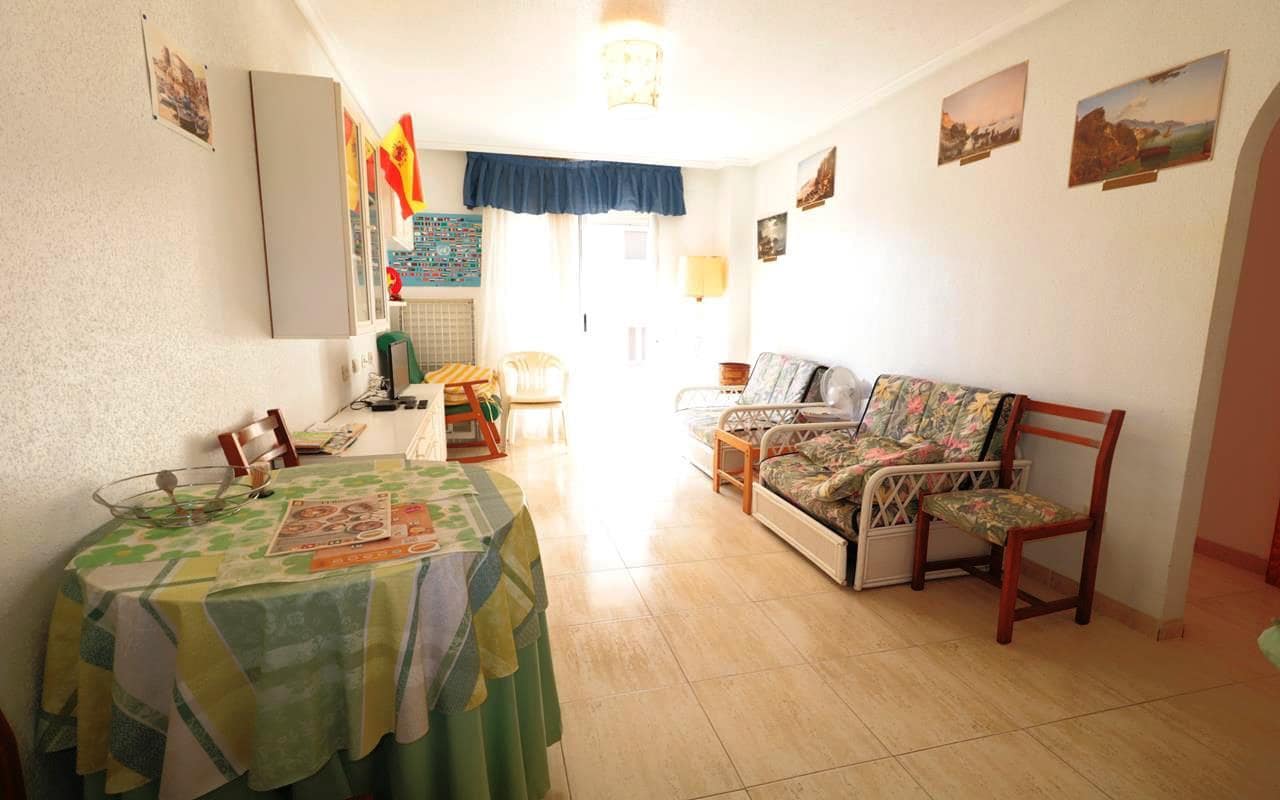 Apartamento de 2 habitaciones en Torrevieja en venta con piscina - 136.500 € (Ref: 9618686)