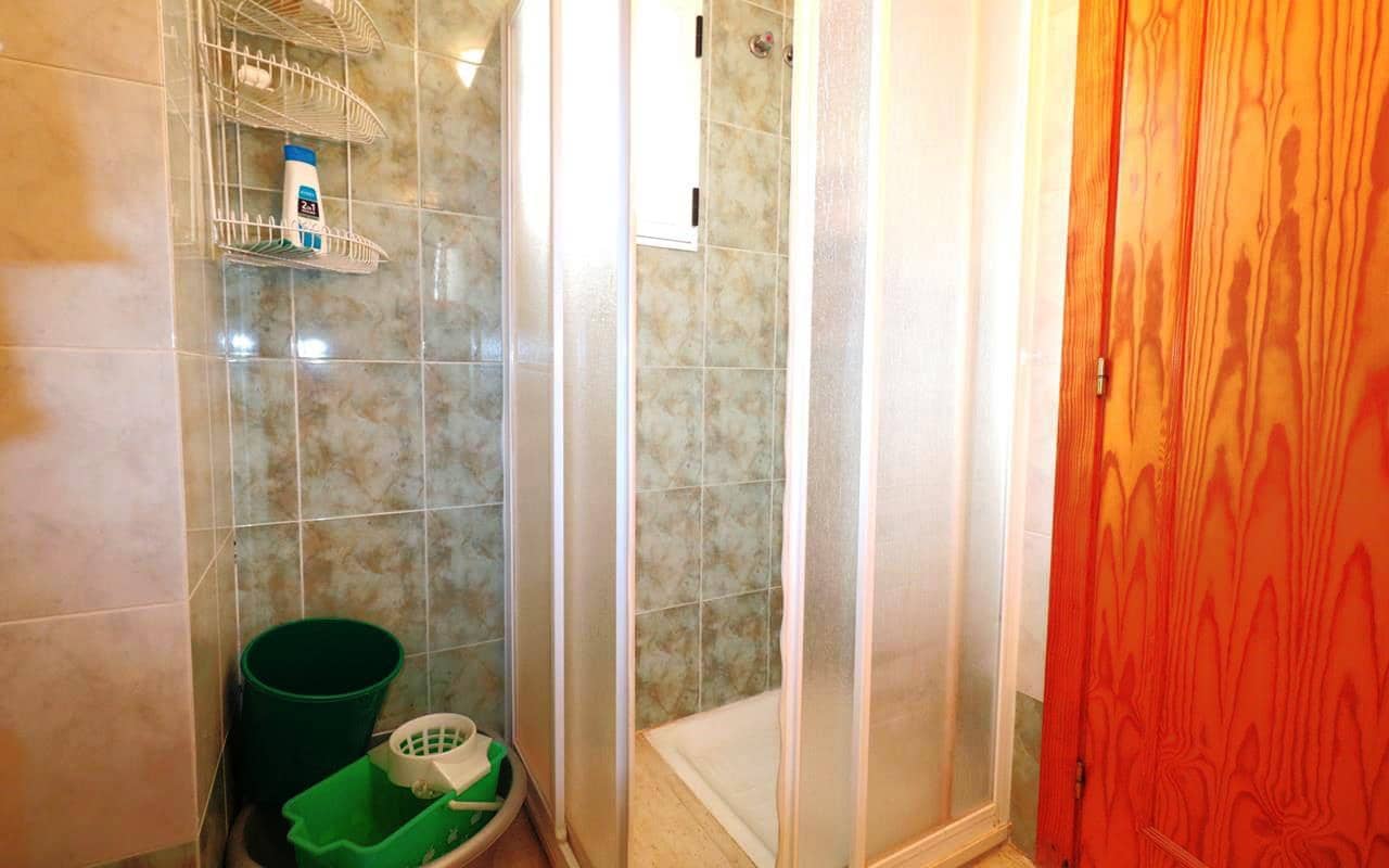 Apartamento de 2 habitaciones en Torrevieja en venta con piscina - 136.500 € (Ref: 9618686)