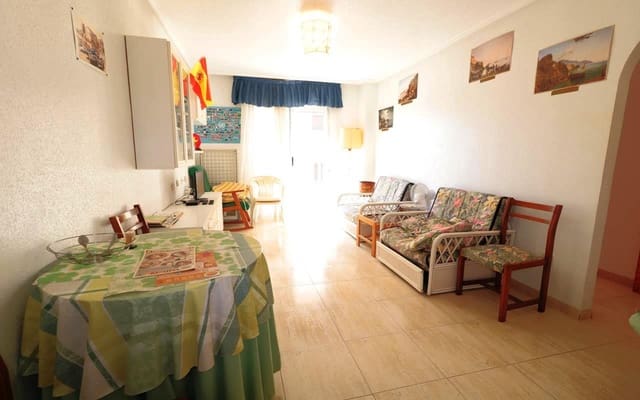 Apartamento de 2 habitaciones en Torrevieja en venta con piscina - 136.500 € (Ref: 9618686)