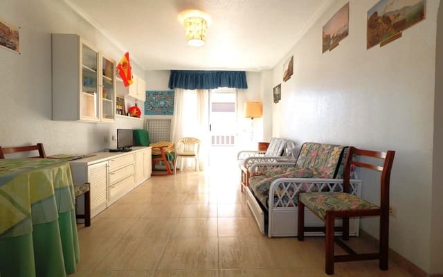Apartamento de 2 habitaciones en Torrevieja en venta con piscina - 136.500 € (Ref: 9618686)