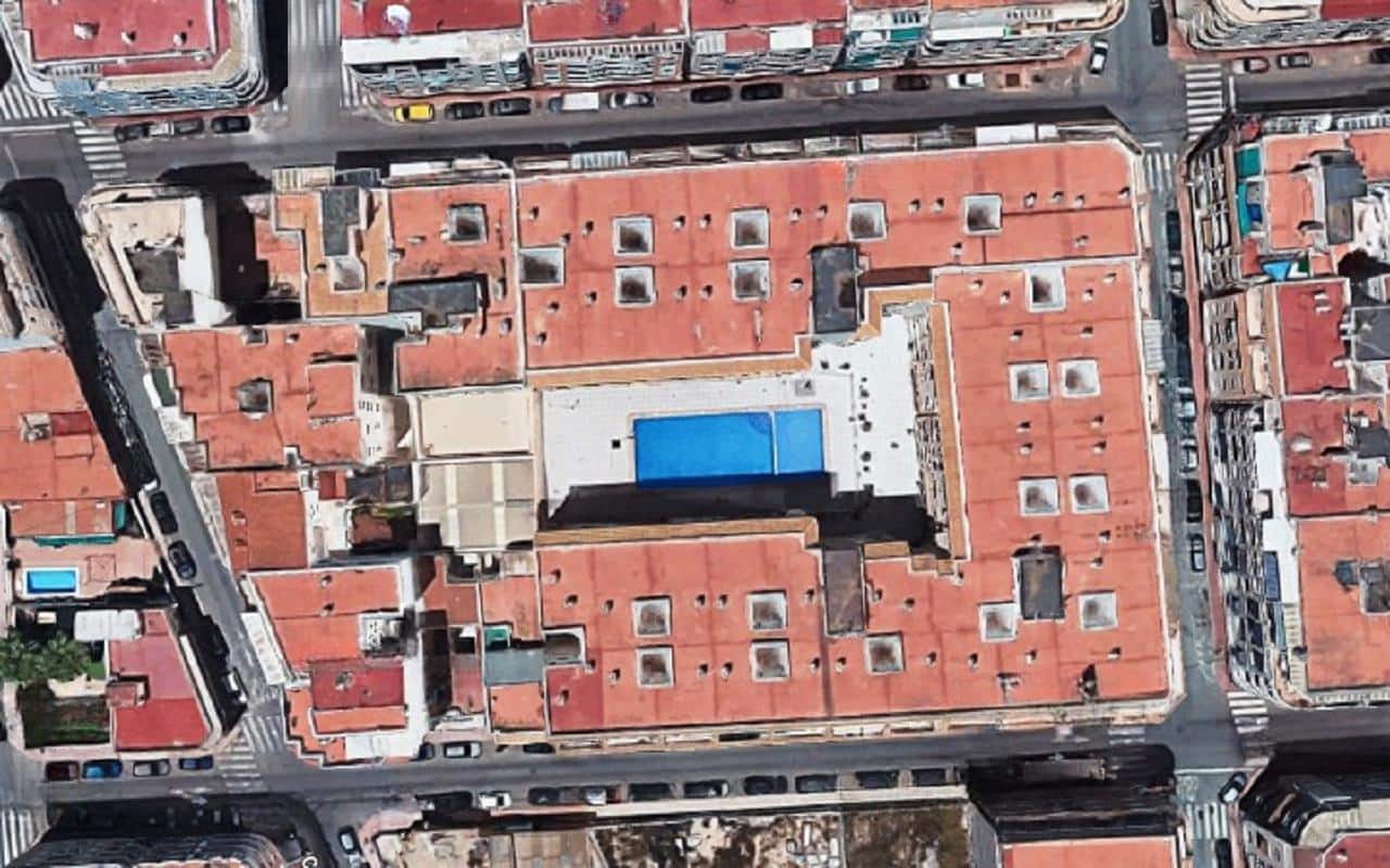 Apartamento de 2 habitaciones en Torrevieja en venta con piscina - 136.500 € (Ref: 9618686)