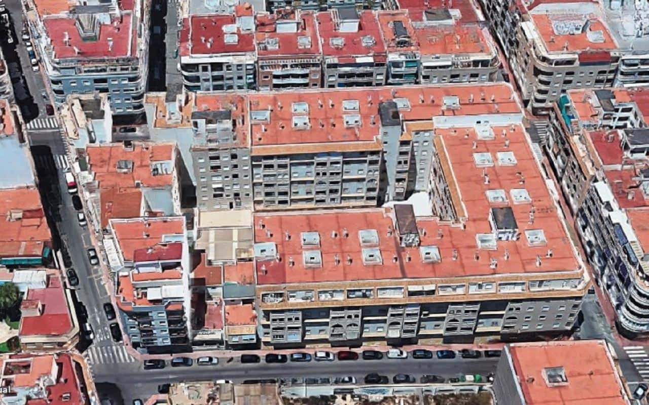 Apartamento de 2 habitaciones en Torrevieja en venta con piscina - 136.500 € (Ref: 9618686)