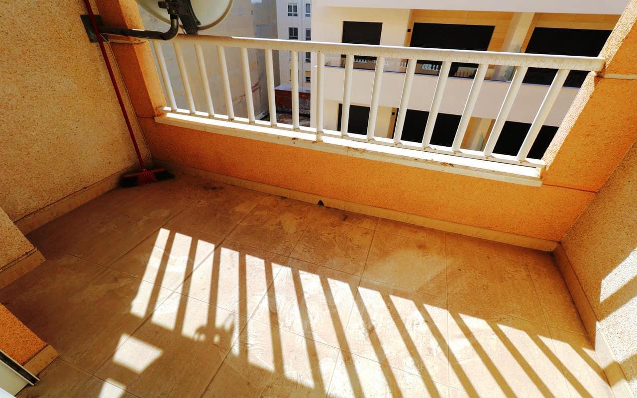 Apartamento de 2 habitaciones en Torrevieja en venta con piscina - 136.500 € (Ref: 9618686)