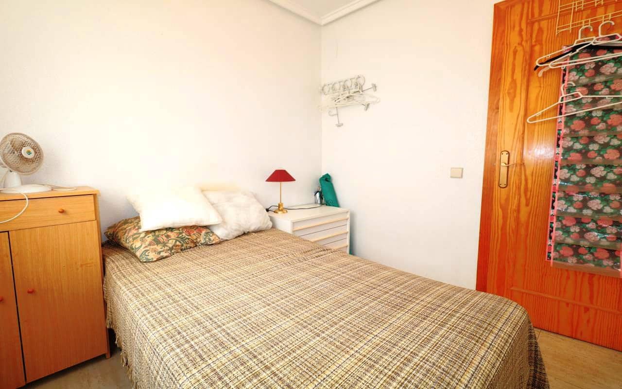 Apartamento de 2 habitaciones en Torrevieja en venta con piscina - 136.500 € (Ref: 9618686)