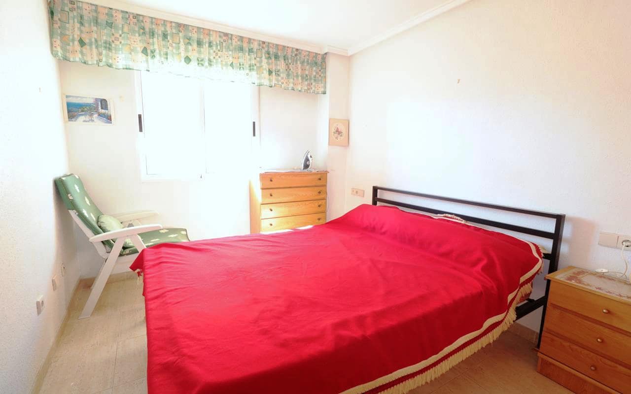 Apartamento de 2 habitaciones en Torrevieja en venta con piscina - 136.500 € (Ref: 9618686)