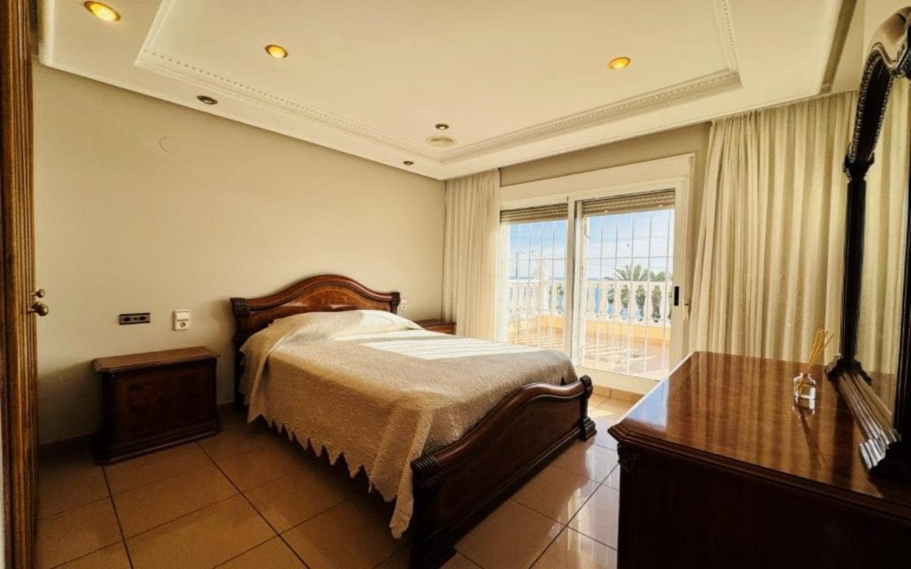 5 camera da letto Villa in vendita in Torrevieja con piscina garage - 549.000 € (Rif: 9632908)