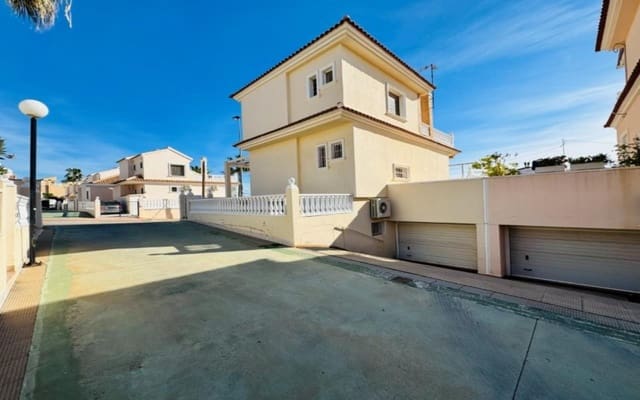 5 camera da letto Villa in vendita in Torrevieja con piscina garage - 549.000 € (Rif: 9632908)