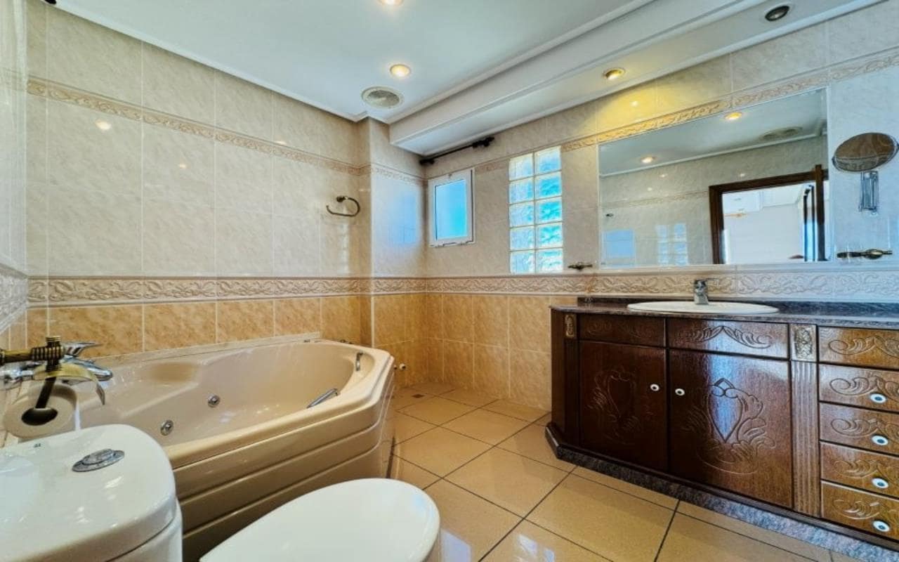 5 camera da letto Villa in vendita in Torrevieja con piscina garage - 549.000 € (Rif: 9632908)