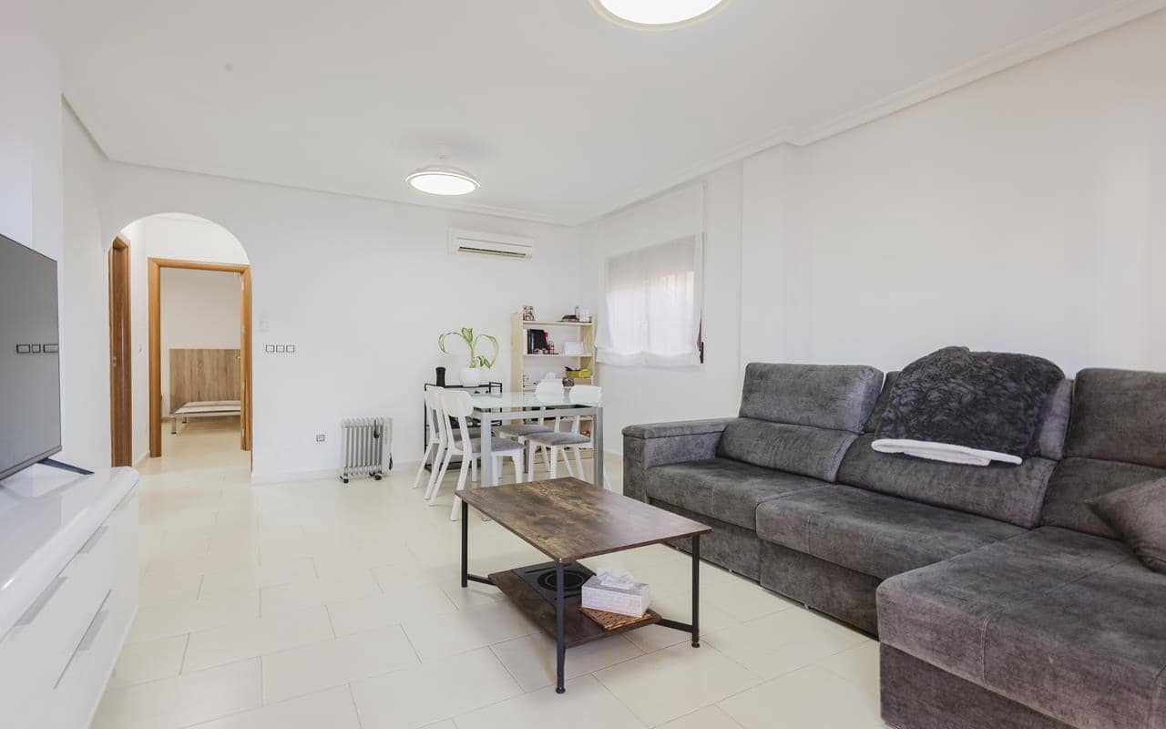 2 slaapkamer Villa te koop in Torrevieja met zwembad garage - € 239.000 (Ref: 9714192)