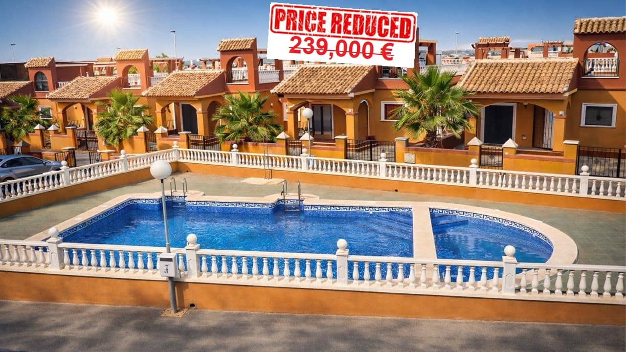 2 bedroom Villa for sale in Torrevieja with pool garage - € 229,990 (Ref: 9714192)