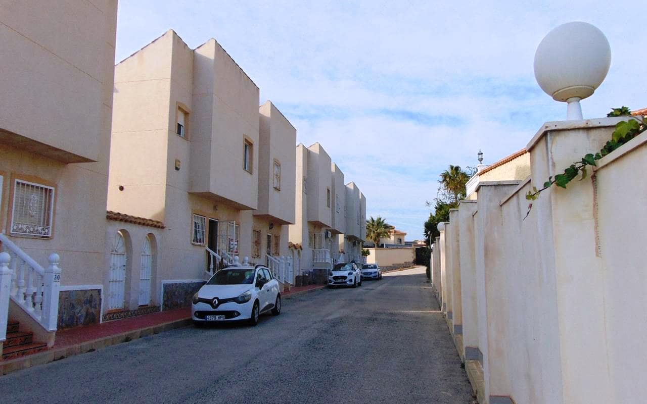 3 bedroom Villa for sale in La Marquesa with pool garage - € 179,900 (Ref: 9720464)