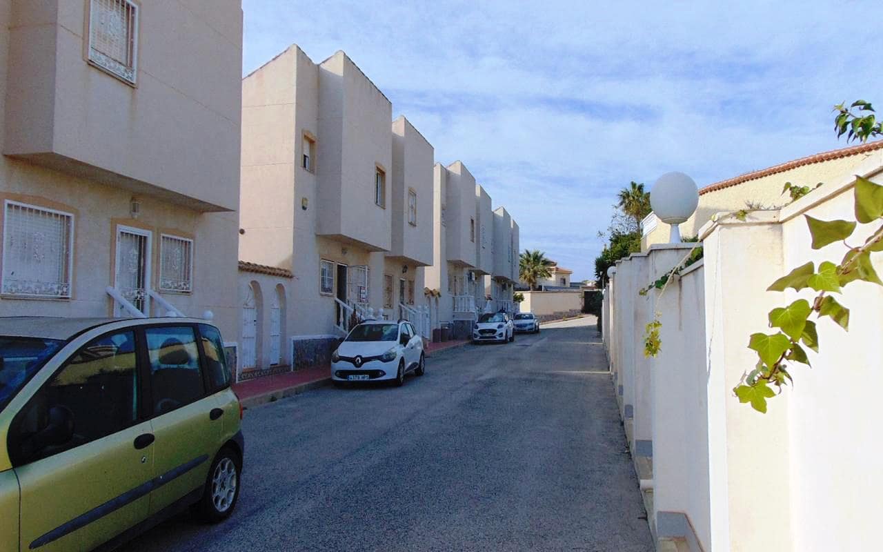 3 bedroom Villa for sale in La Marquesa with pool garage - € 179,900 (Ref: 9720464)