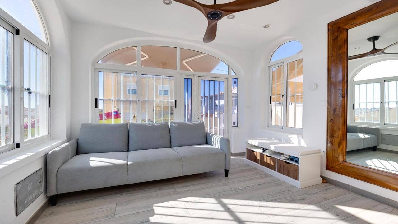 2 Zimmer Villa zu verkaufen in La Marina mit Pool Garage - 239.995 € (Ref: 9737202)