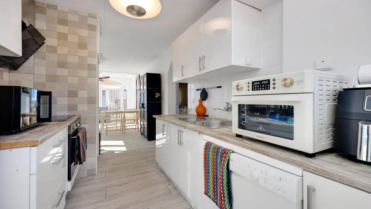 2 Zimmer Villa zu verkaufen in La Marina mit Pool Garage - 239.995 € (Ref: 9737202)