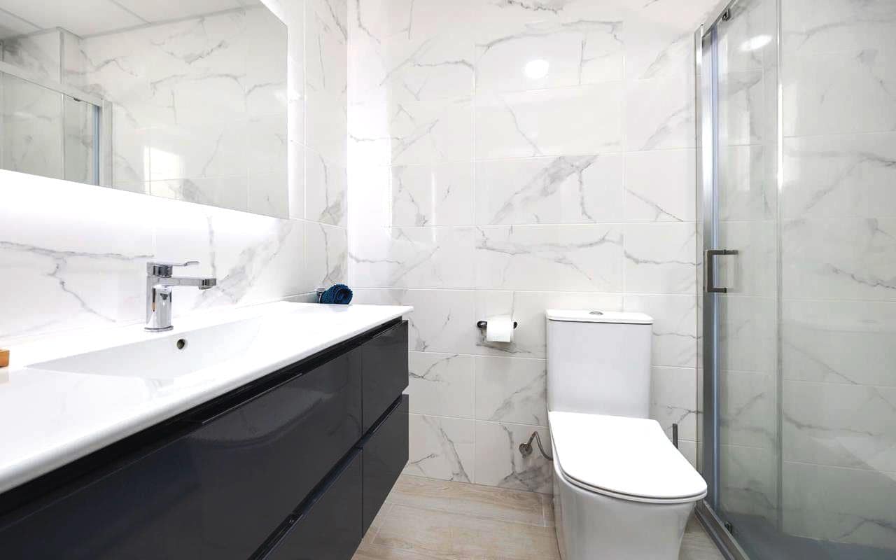 2 bedroom Apartment for sale in Torrevieja with pool garage - € 159,995 (Ref: 9737289)