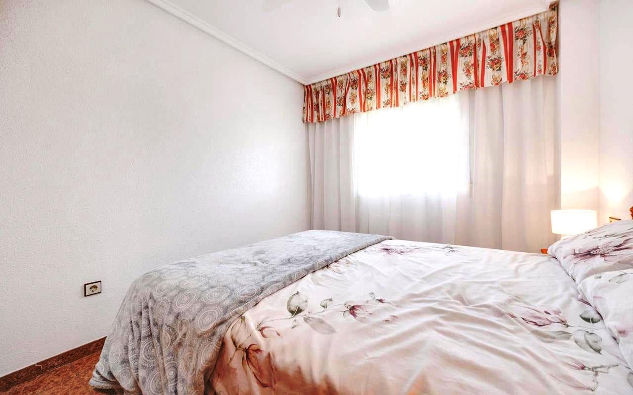 2 bedroom Apartment for sale in Torrevieja with pool garage - € 159,995 (Ref: 9737289)