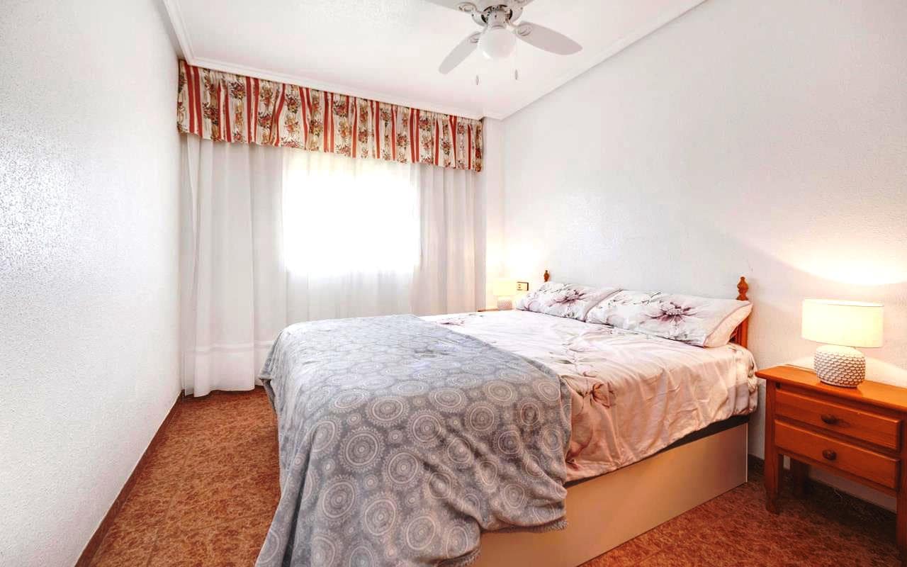 2 bedroom Apartment for sale in Torrevieja with pool garage - € 159,995 (Ref: 9737289)