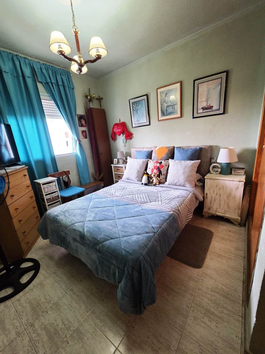 3 makuuhuone Kattohuoneisto myytävänä paikassa Torrevieja mukana uima-altaan 
autotalli - 155 000 € (Ref: 9747088)