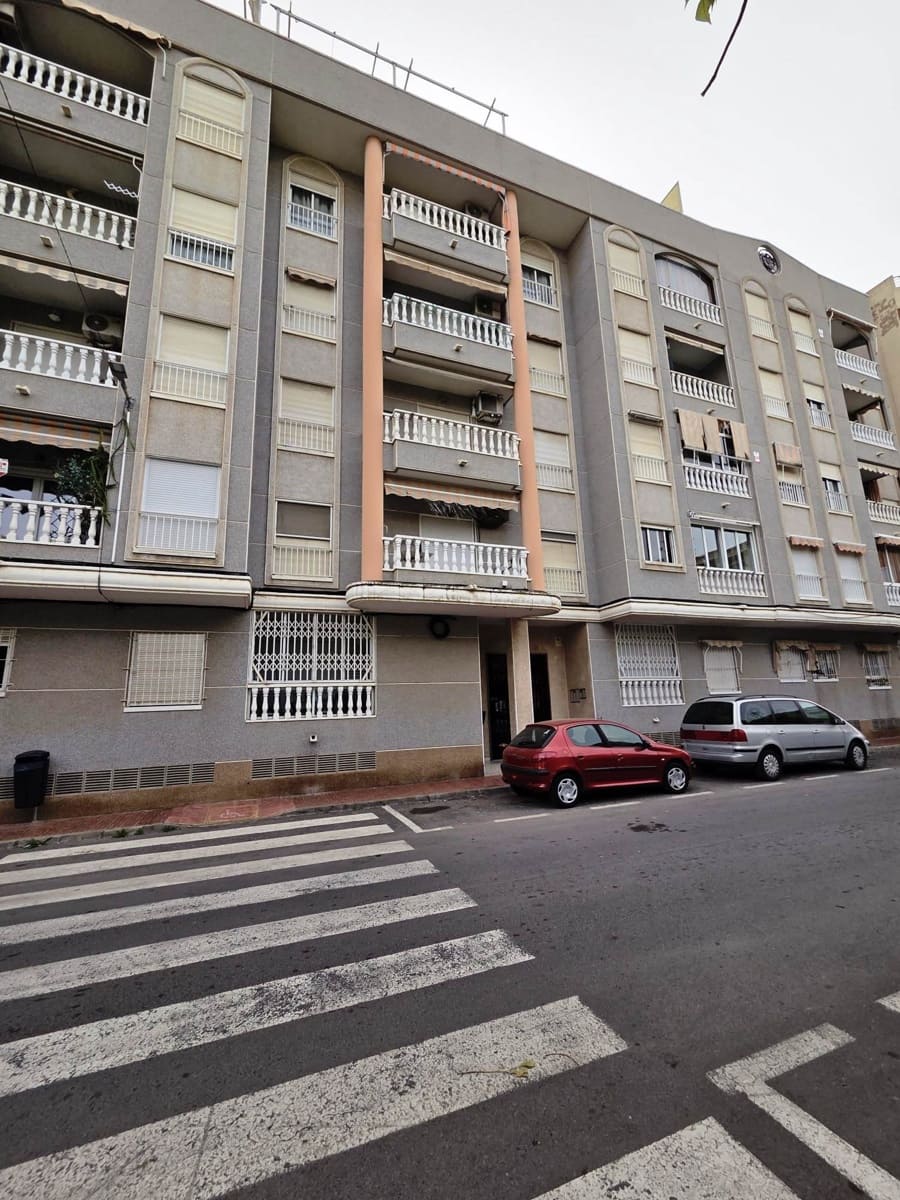 3 makuuhuone Kattohuoneisto myytävänä paikassa Torrevieja mukana uima-altaan 
autotalli - 155 000 € (Ref: 9747088)