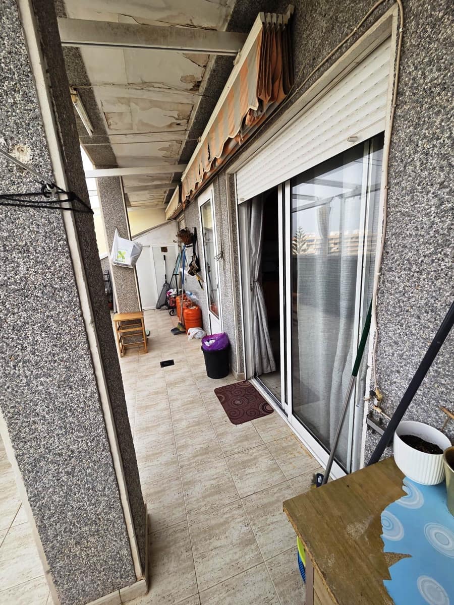 3 makuuhuone Kattohuoneisto myytävänä paikassa Torrevieja mukana uima-altaan 
autotalli - 155 000 € (Ref: 9747088)