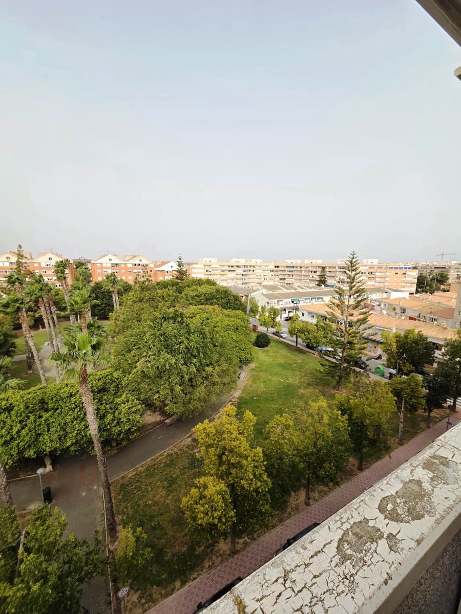 3 makuuhuone Kattohuoneisto myytävänä paikassa Torrevieja mukana uima-altaan 
autotalli - 155 000 € (Ref: 9747088)