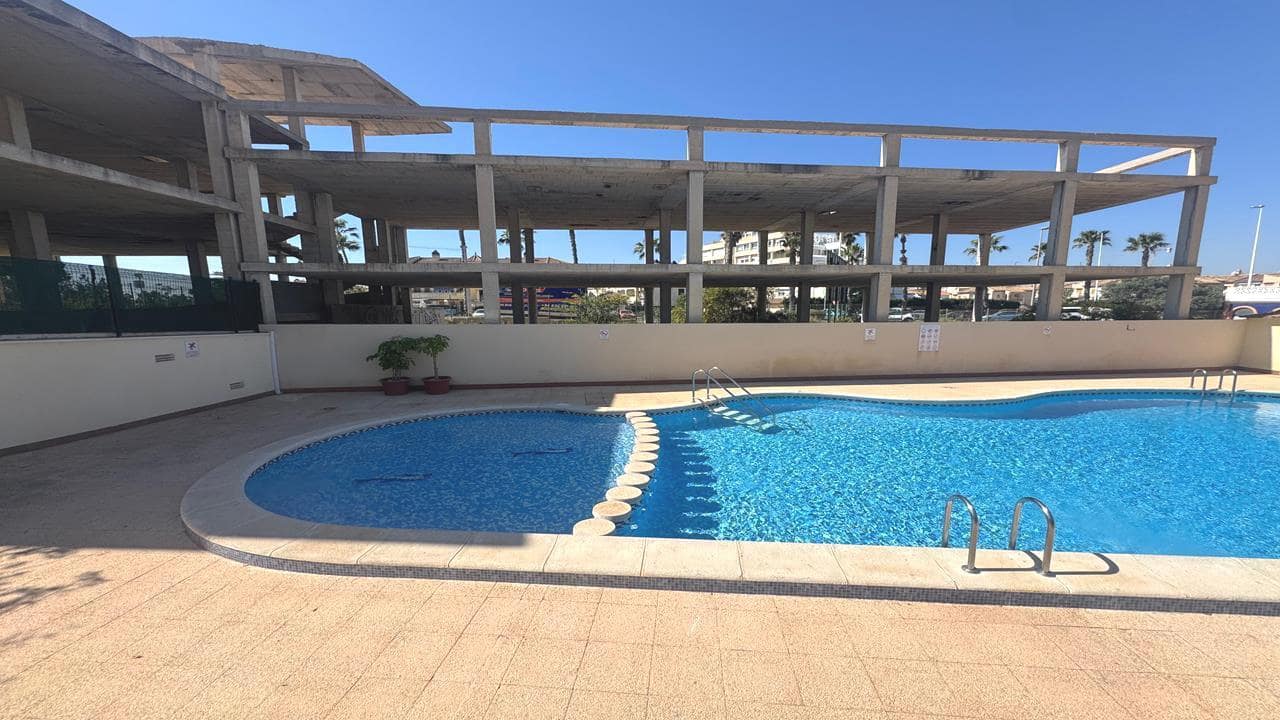 2 soverom Leilighet til salgs i Torrevieja med svømmebasseng garasje - € 159 990 (Ref: 9751448)