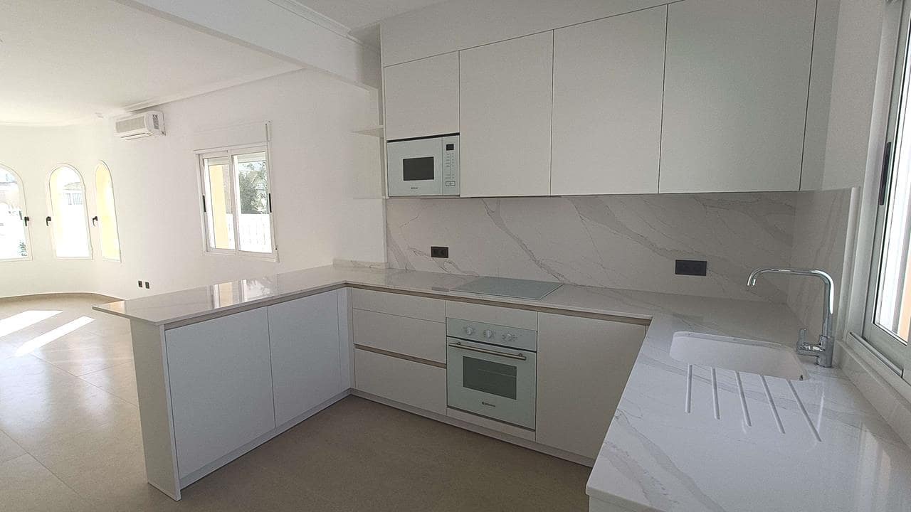 2 soverom Villa til salgs i Lo Crispin med svømmebasseng garasje - € 242 900 (Ref: 9753592)