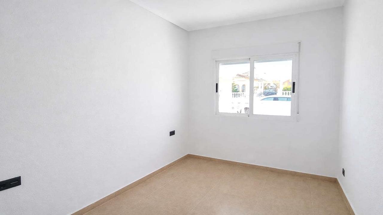 2 soverom Villa til salgs i Lo Crispin med svømmebasseng garasje - € 242 900 (Ref: 9753592)