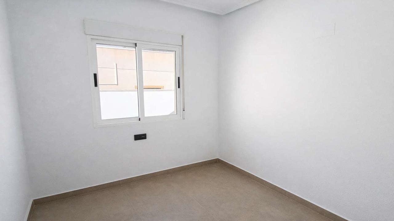 2 soverom Villa til salgs i Lo Crispin med svømmebasseng garasje - € 242 900 (Ref: 9753592)