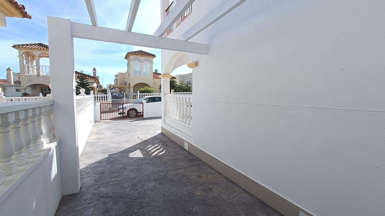 2 soverom Villa til salgs i Lo Crispin med svømmebasseng garasje - € 242 900 (Ref: 9753592)