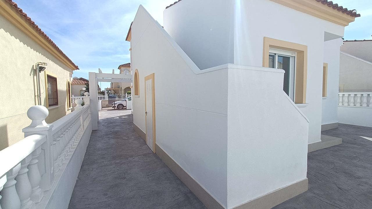 2 soverom Villa til salgs i Lo Crispin med svømmebasseng garasje - € 242 900 (Ref: 9753592)