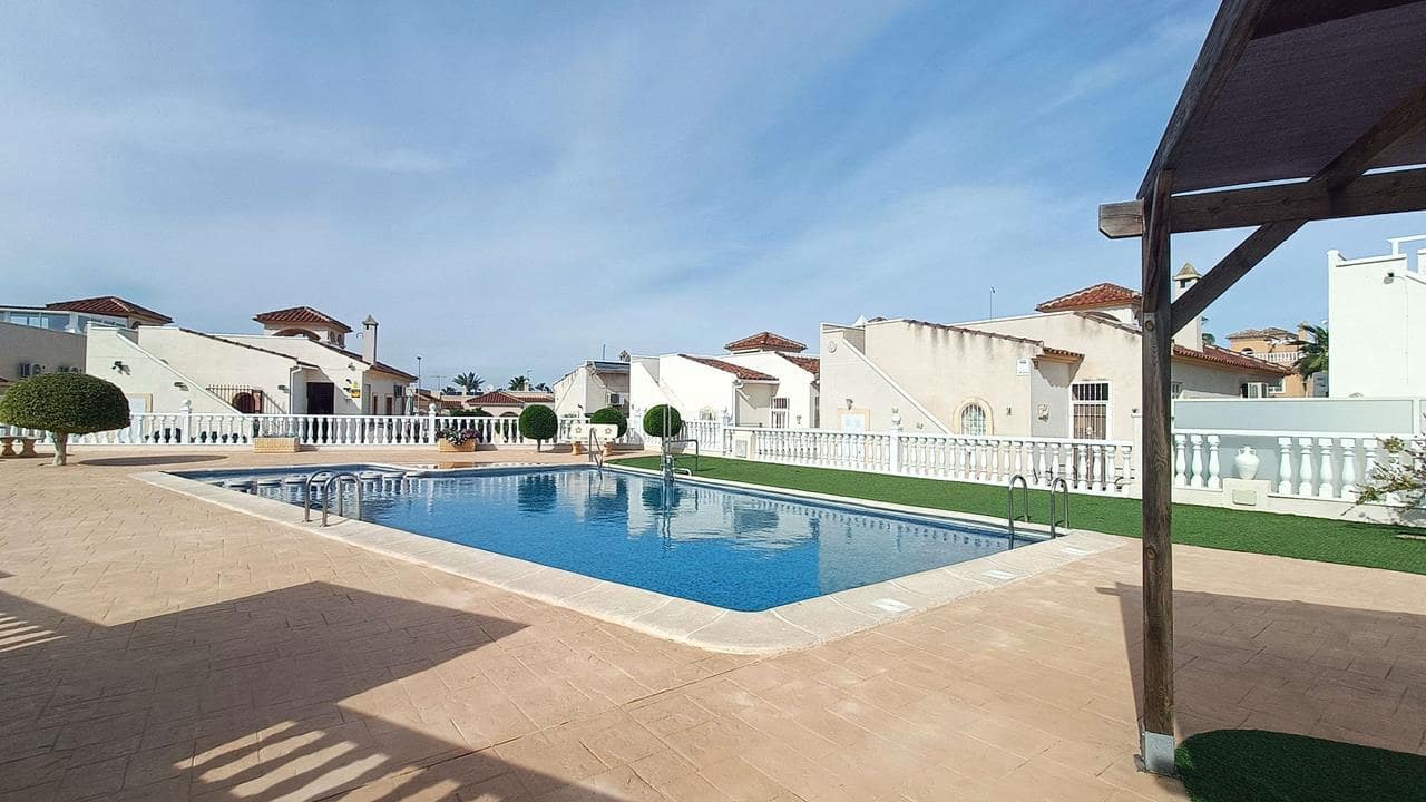 2 soverom Villa til salgs i Lo Crispin med svømmebasseng garasje - € 242 900 (Ref: 9753592)