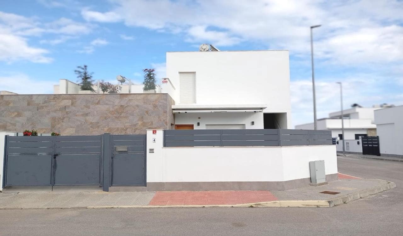 3 makuuhuone Huvila myytävänä paikassa Daya Vieja mukana uima-altaan 
autotalli - 295 000 € (Ref: 9753752)