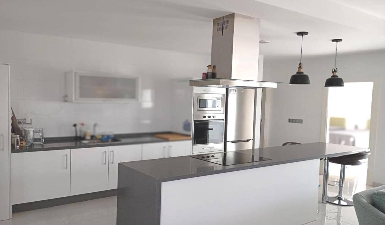 3 makuuhuone Huvila myytävänä paikassa Daya Vieja mukana uima-altaan 
autotalli - 295 000 € (Ref: 9753752)