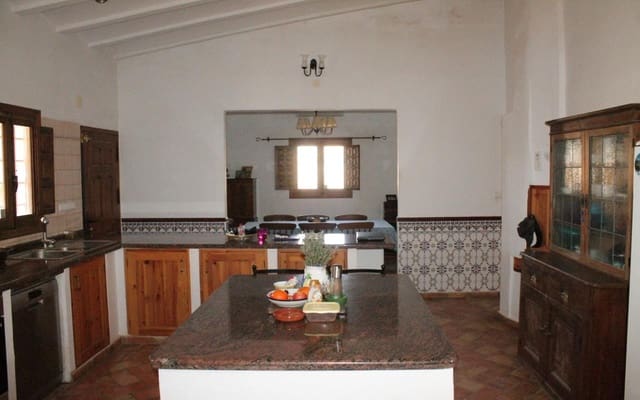 5 bedroom Finca/Country House for sale in Raspay, Yecla with pool garage - € 359,995 (Ref: 9761623)