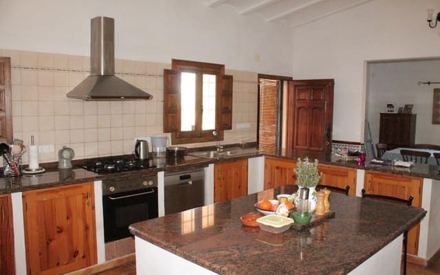5 bedroom Finca/Country House for sale in Raspay, Yecla with pool garage - € 359,995 (Ref: 9761623)