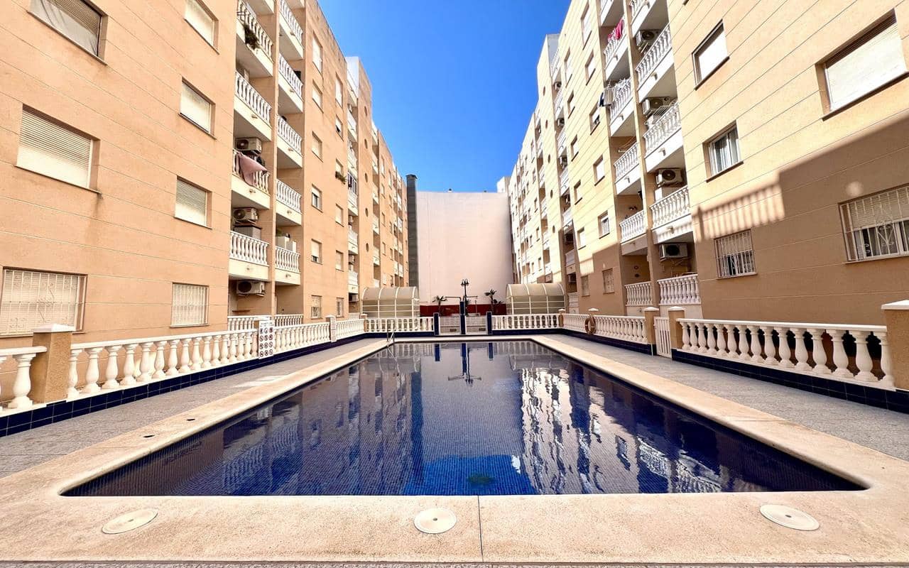 2 quarto Apartamento para venda em Torrevieja com piscina garagem - 130 000 € (Ref: 9769085)