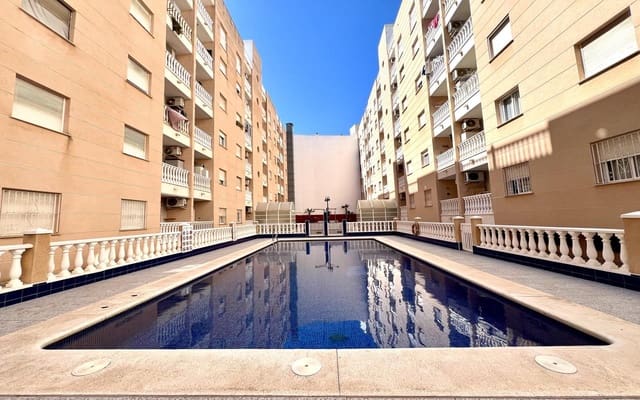 2 quarto Apartamento para venda em Torrevieja com piscina garagem - 130 000 € (Ref: 9769085)
