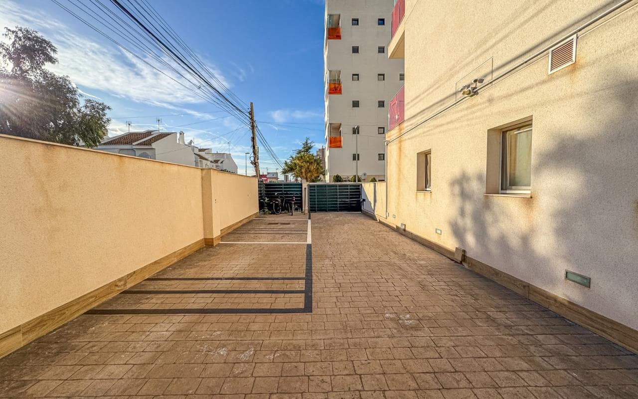 2 sypialnia Apartament na sprzedaż w Torrevieja z basenem garażem - 209 900 € (Ref: 9769086)
