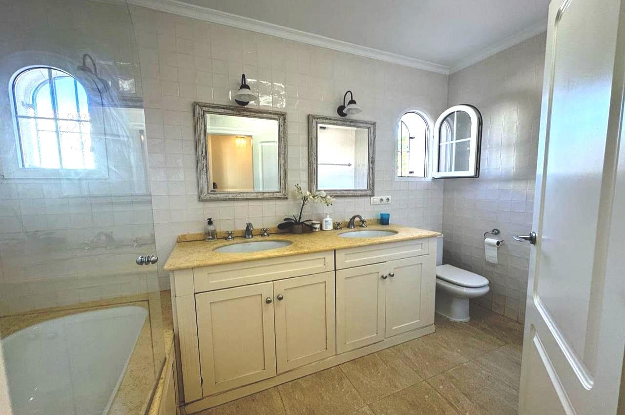 4 chambre Villa/Maison à vendre à Playa Flamenca avec piscine garage - 870 000 € (Ref: 9772016)