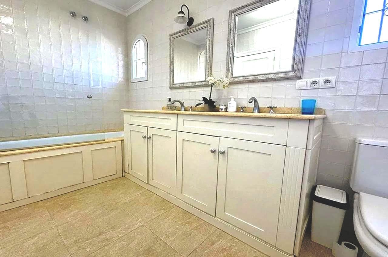 4 chambre Villa/Maison à vendre à Playa Flamenca avec piscine garage - 870 000 € (Ref: 9772016)