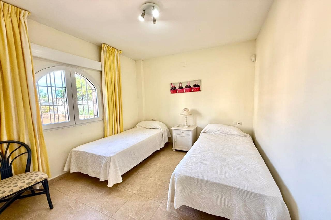 4 chambre Villa/Maison à vendre à Playa Flamenca avec piscine garage - 870 000 € (Ref: 9772016)