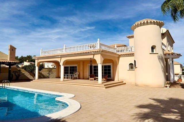 4 Zimmer Villa zu verkaufen in Playa Flamenca, Orihuela mit Pool Garage - 870.000 € (Ref: 9772016)