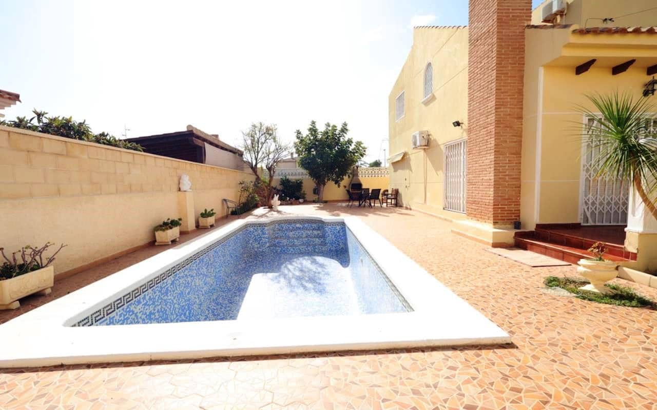 4 makuuhuone Huvila myytävänä paikassa Playa Flamenca mukana uima-altaan 
autotalli - 555 000 € (Ref: 9772515)