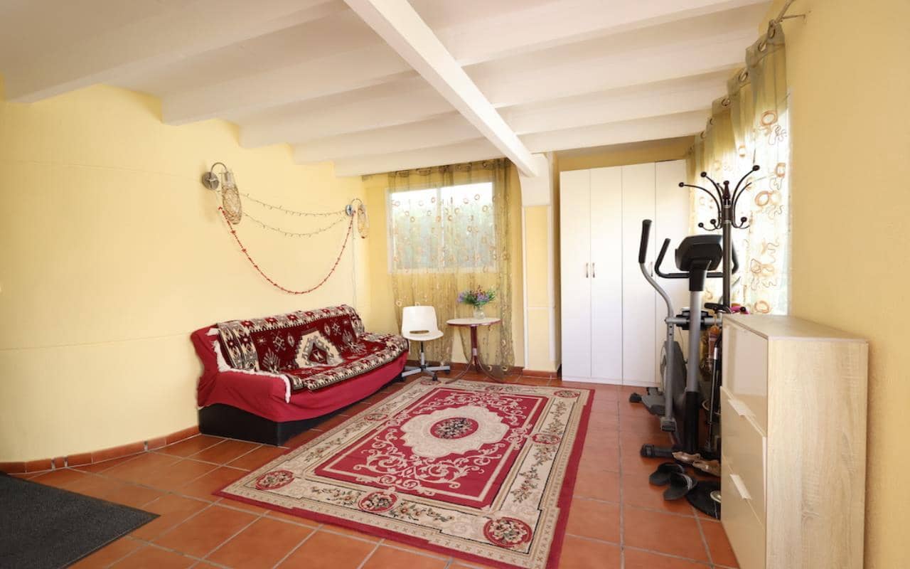 4 makuuhuone Huvila myytävänä paikassa Playa Flamenca mukana uima-altaan 
autotalli - 555 000 € (Ref: 9772515)