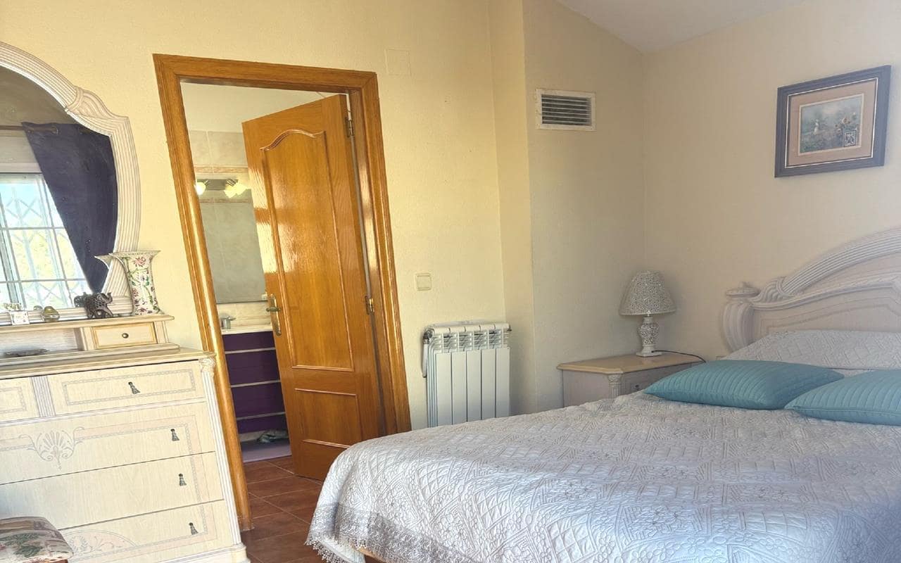 4 makuuhuone Huvila myytävänä paikassa Playa Flamenca mukana uima-altaan 
autotalli - 555 000 € (Ref: 9772515)