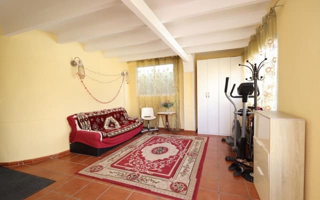 4 makuuhuone Huvila myytävänä paikassa Playa Flamenca, Orihuela mukana uima-altaan 
autotalli - 555 000 € (Ref: 9772515)