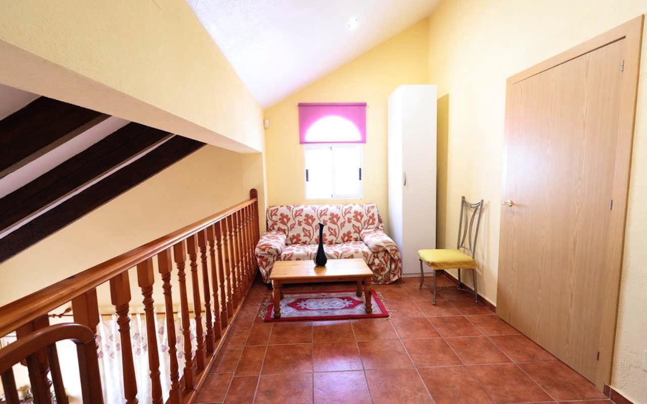 4 makuuhuone Huvila myytävänä paikassa Playa Flamenca mukana uima-altaan 
autotalli - 555 000 € (Ref: 9772515)